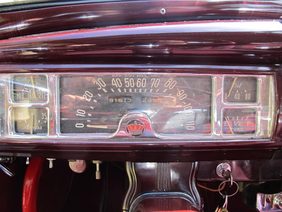  Chrysler Town & Country Windsor Sedan 1947 года  (фото 19 из 25)
